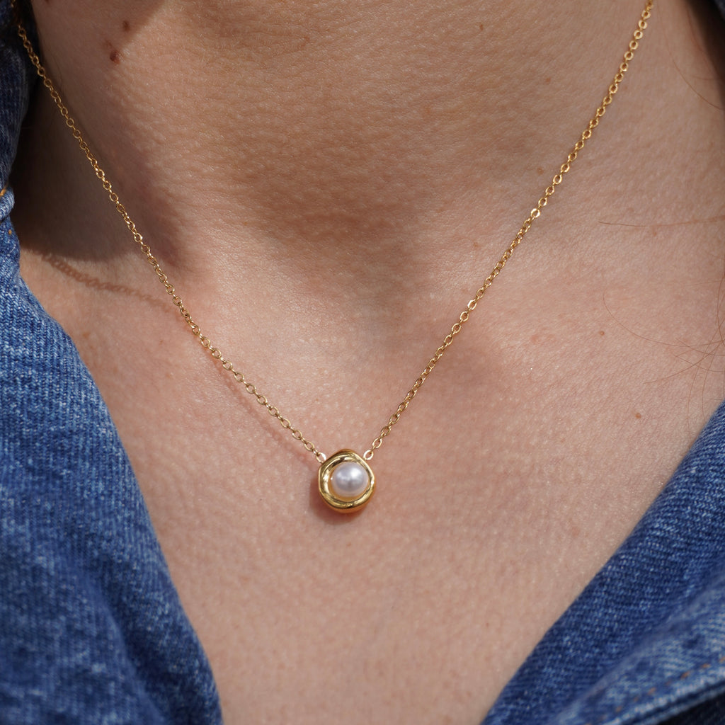 Elegant Perla Necklace